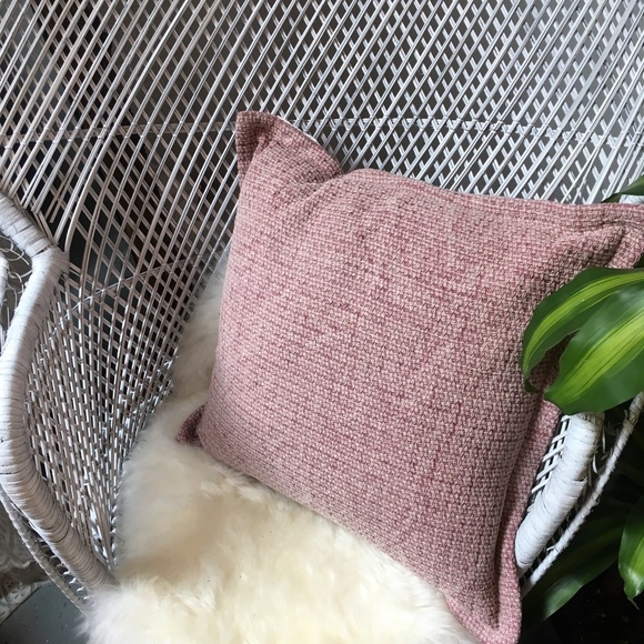 Throw cushions - Picture 4 of 8